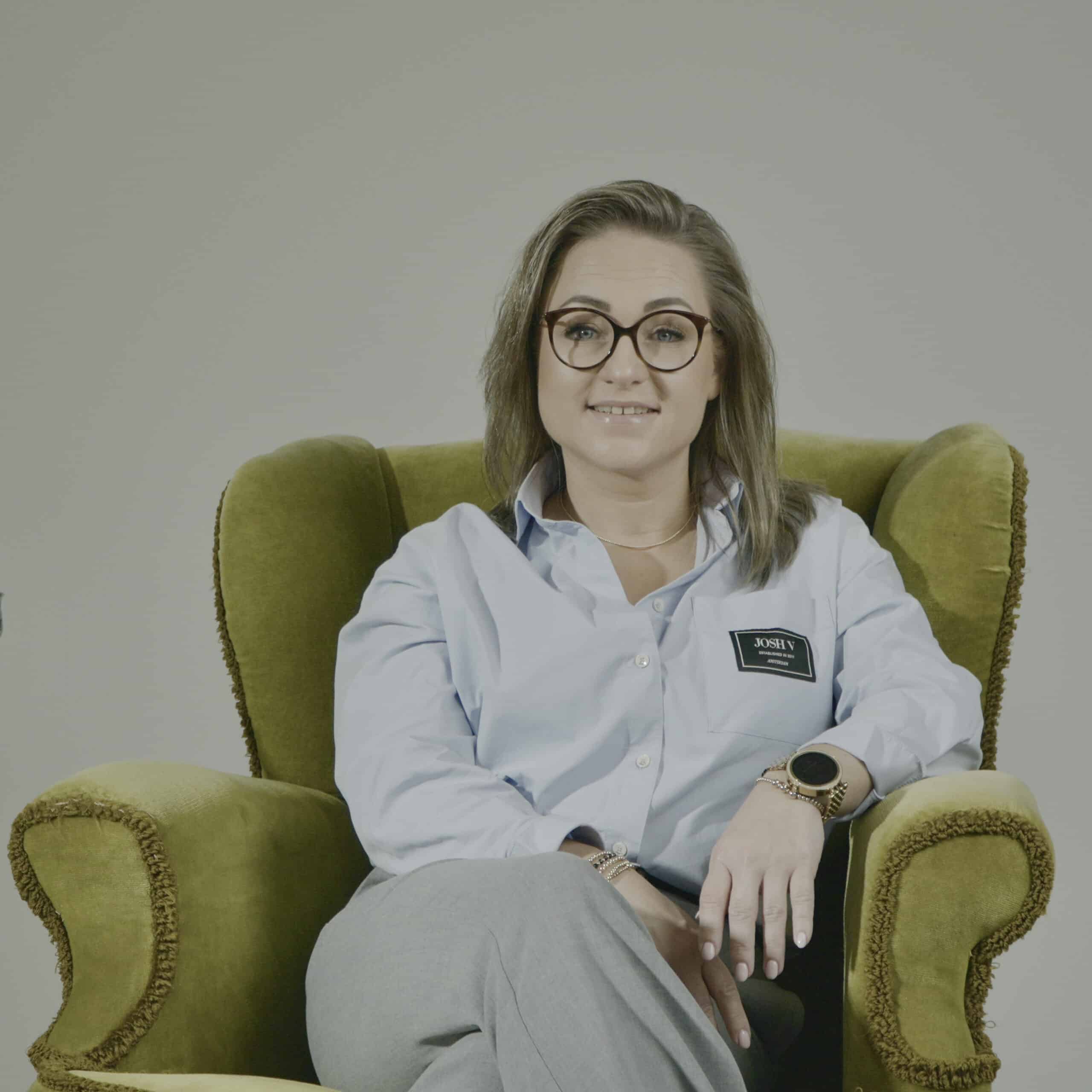 Janine als vertrouwenspersoon bij uitleg over Arbowet en vertrouwenspersoon verplicht